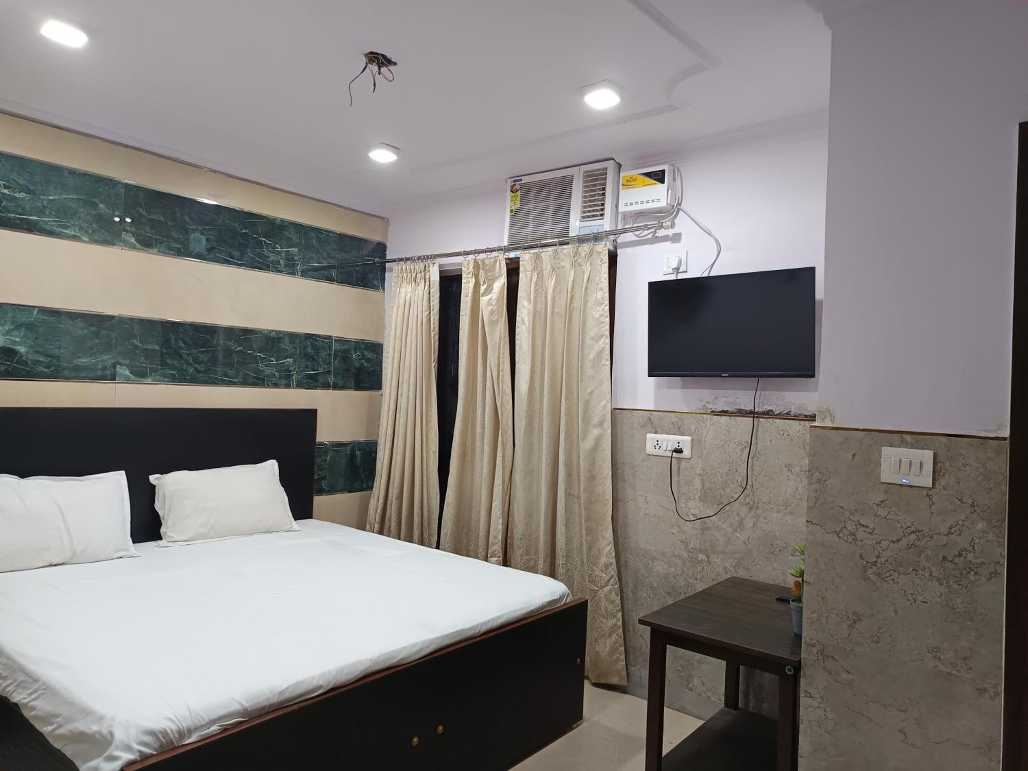 Ajeet Stay--300 Meters Nizamuddin Railway Station Gate No 4 * New Delhi