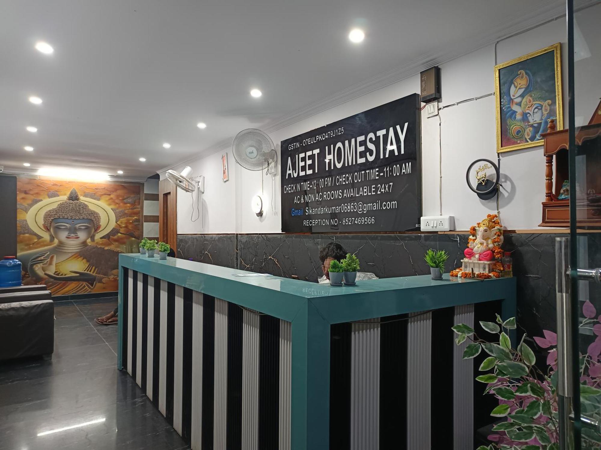Ajeet Stay--300 Meters Nizamuddin Railway Station Gate No 4 Homestay *