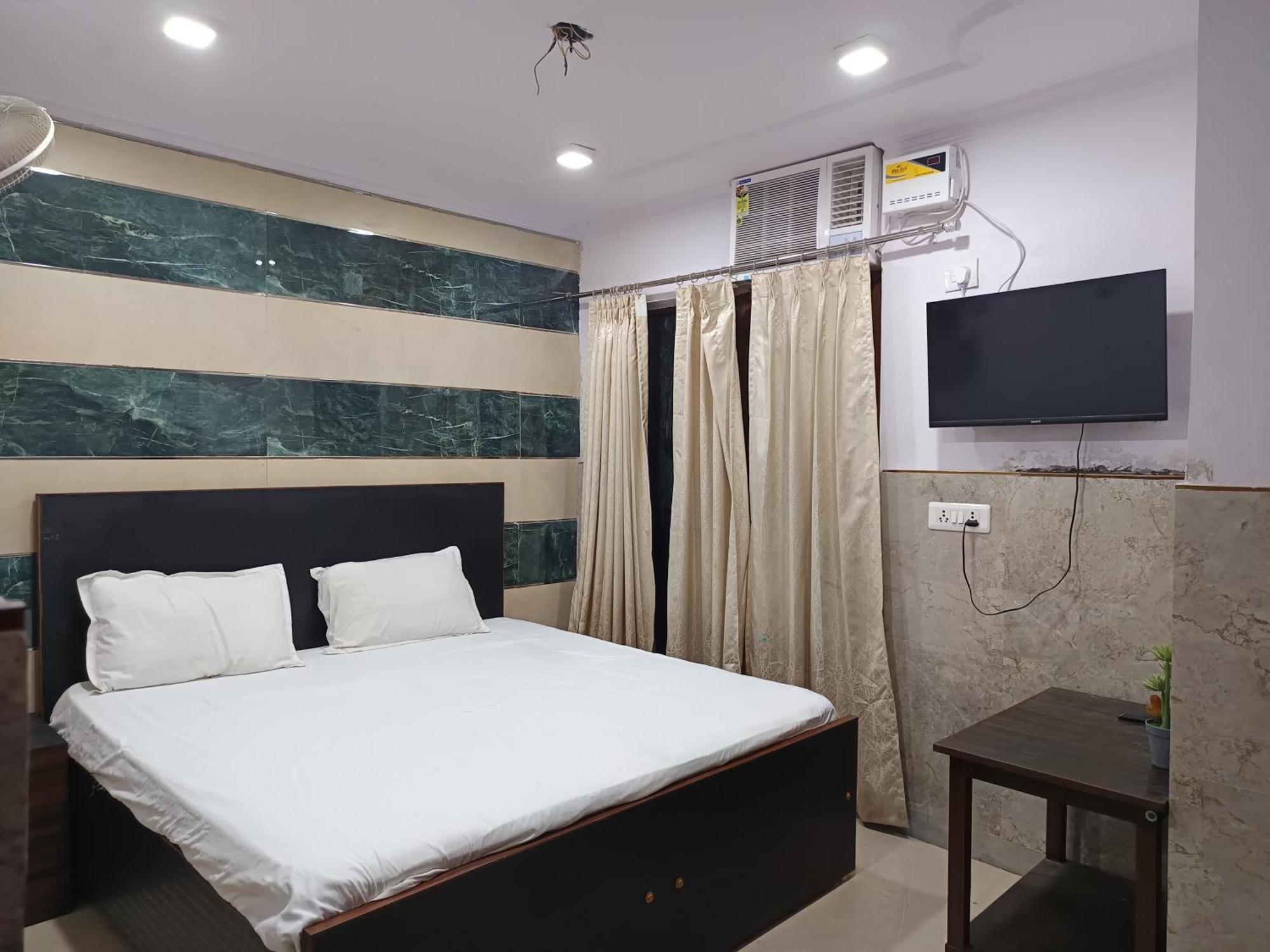 Ajeet Stay--300 Meters Nizamuddin Railway Station Gate No 4 Homestay New Delhi