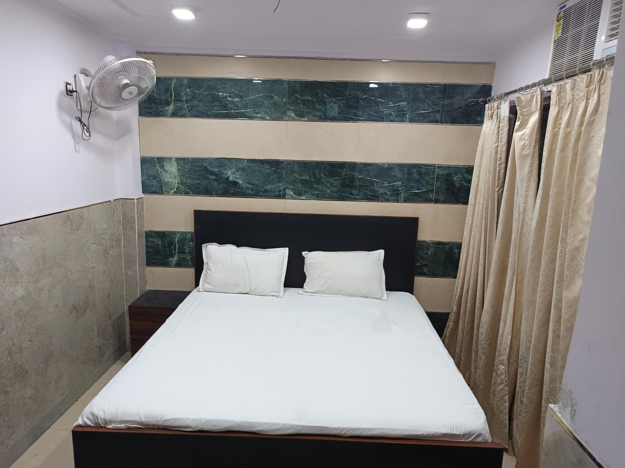 Ajeet Stay--300 Meters Nizamuddin Railway Station Gate No 4 * New Delhi