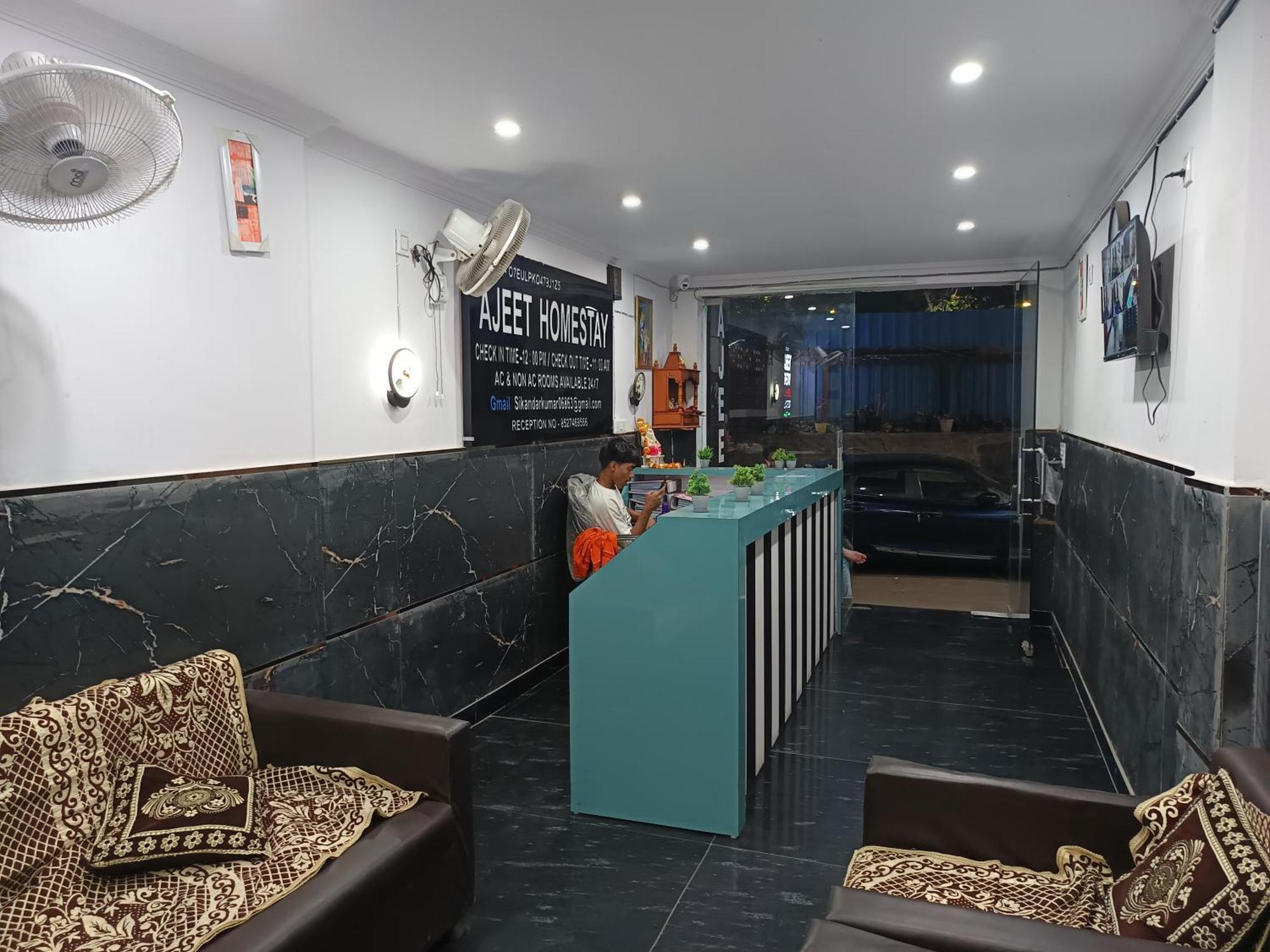 Homestay Ajeet Stay--300 Meters Nizamuddin Railway Station Gate No 4 New Delhi