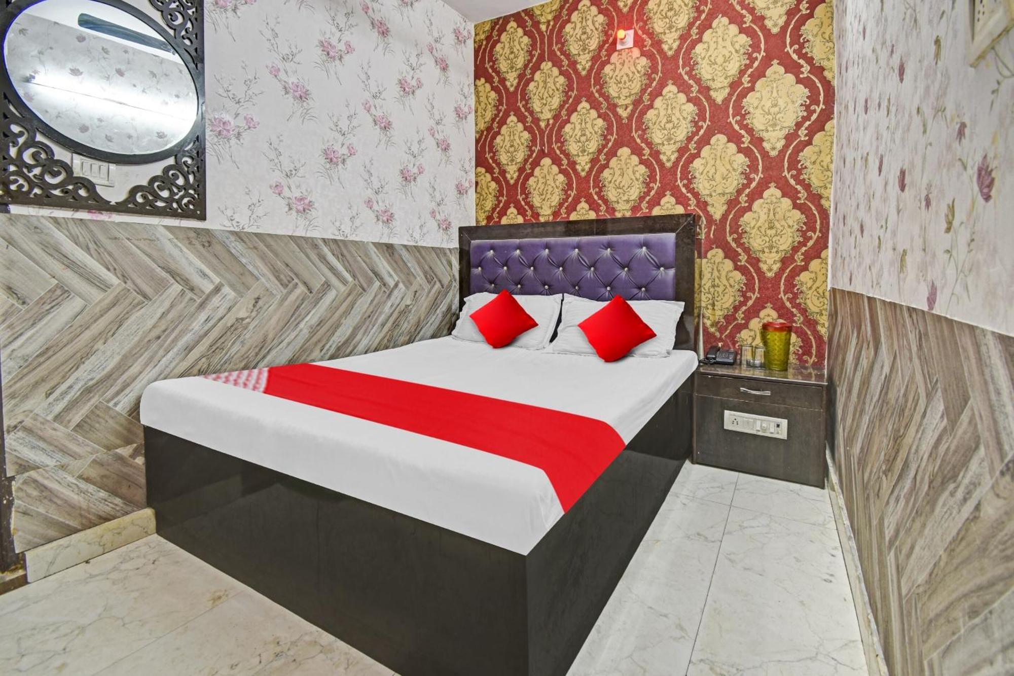 O 80919 Vinayaka Near Gurudwara Shri Bangla Sahib Hotel 4*
