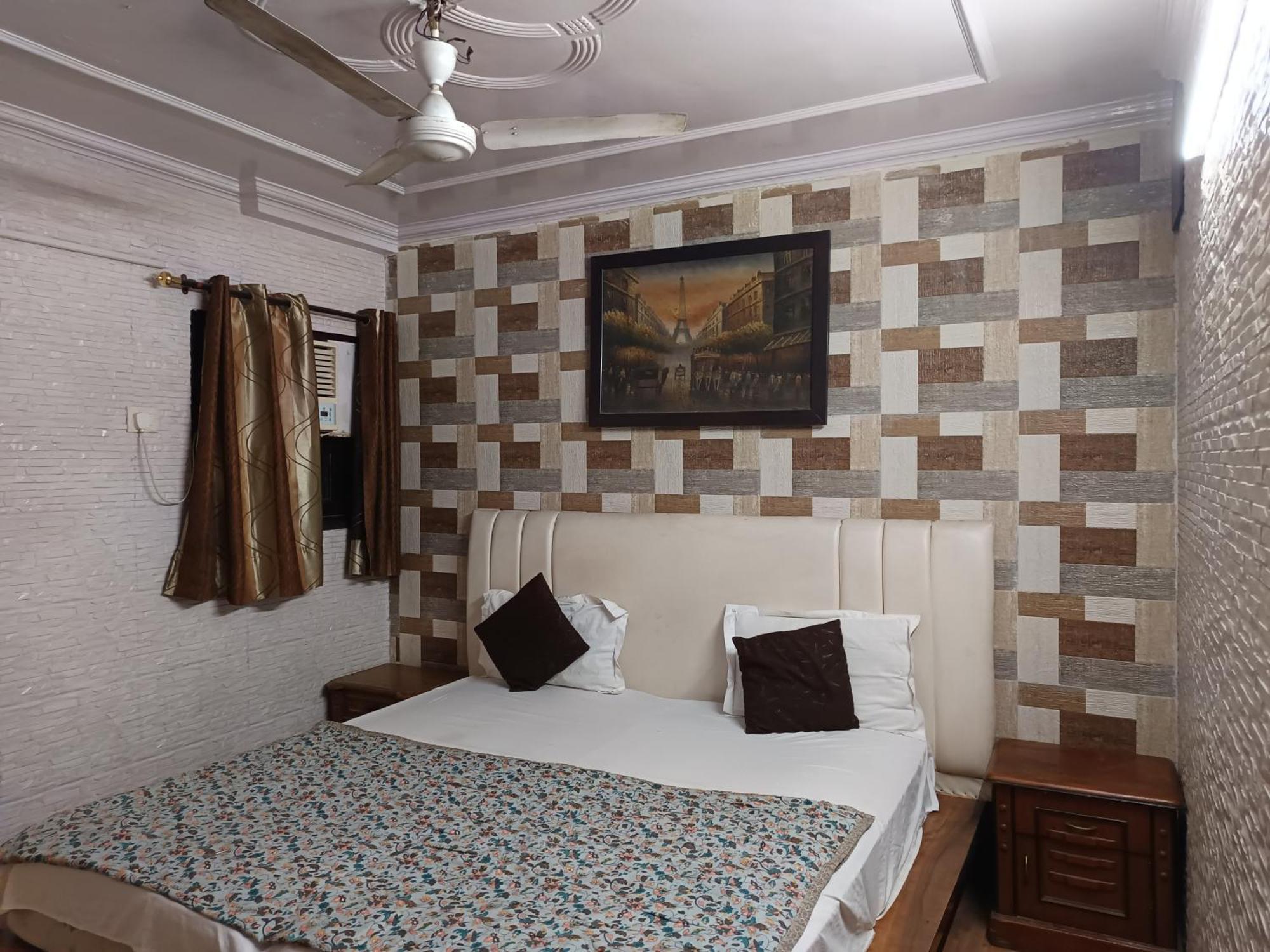 White Palace,nizamuddin Railway Station * Nova Deli