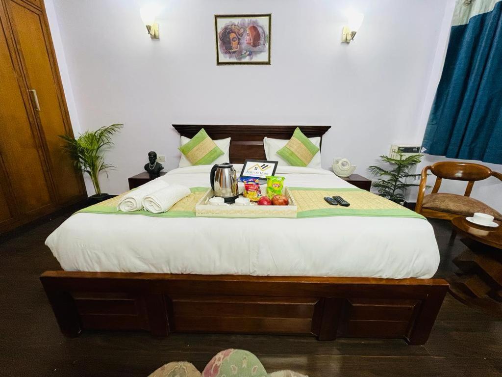 Fortune Service 4bhk,d-36, Saket * New Delhi