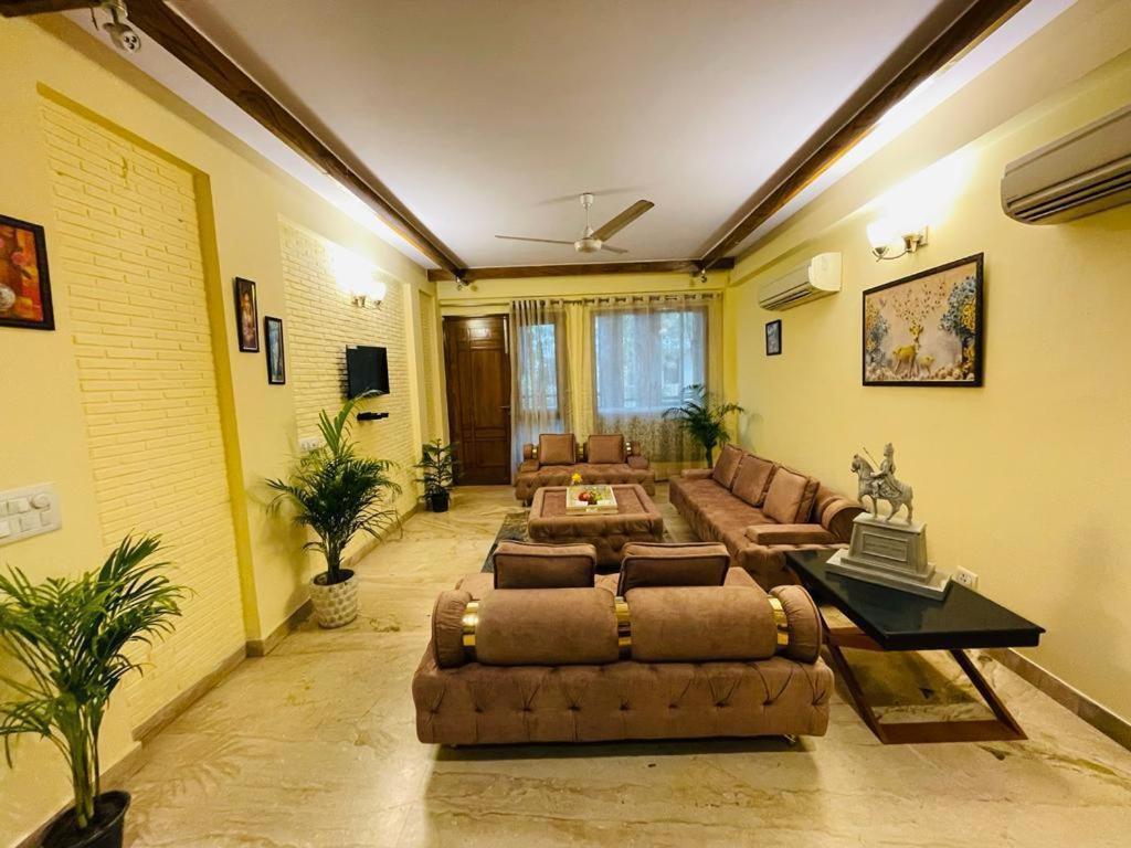Fortune Service 4bhk,d-36, Saket Apartment New Delhi