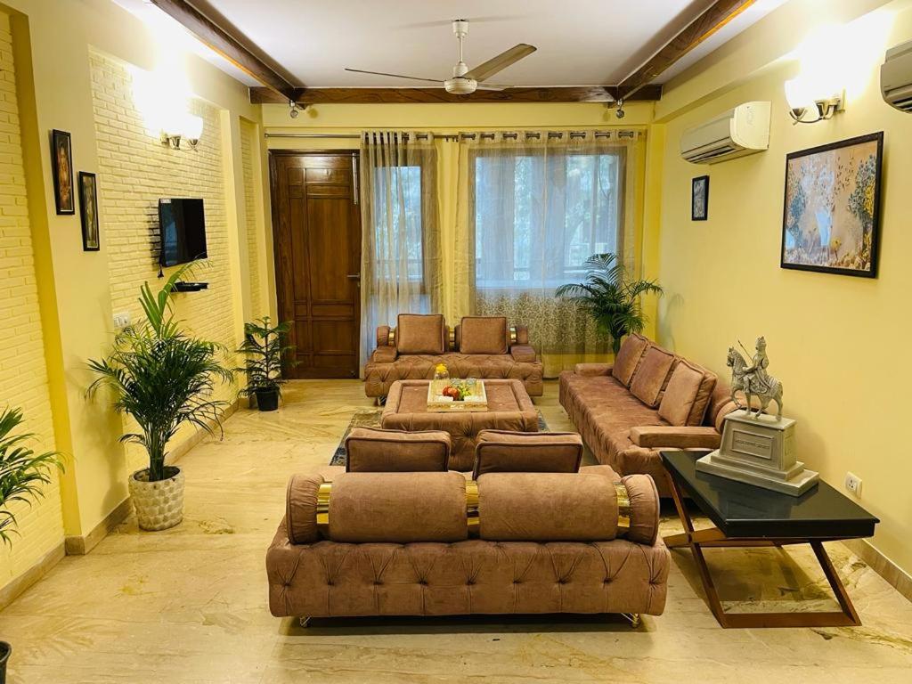 Fortune Service 4bhk,d-36, Saket Apartment