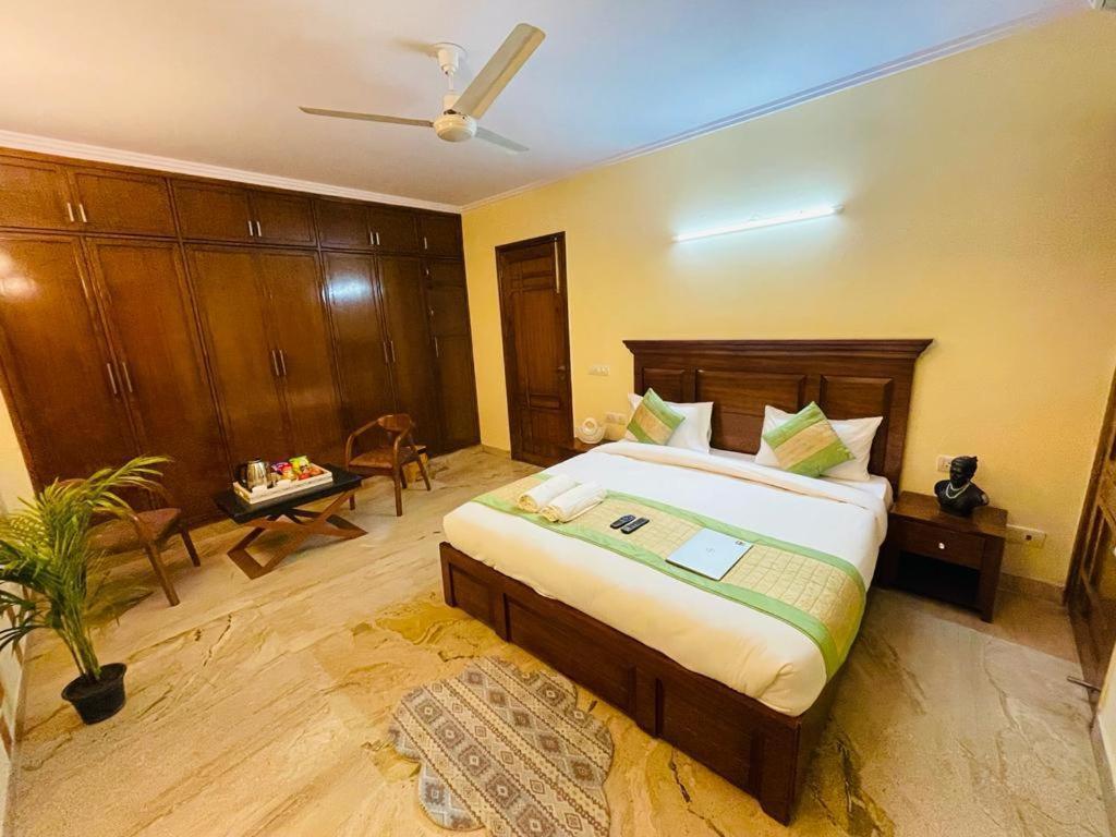 Fortune Service 4bhk,d-36, Saket *