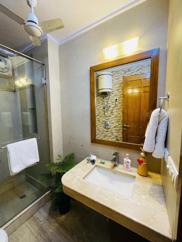 Fortune Service 4bhk,d-36, Saket New Delhi