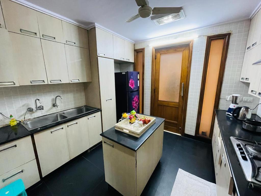Fortune Service 4bhk,d-36, Saket * New Delhi