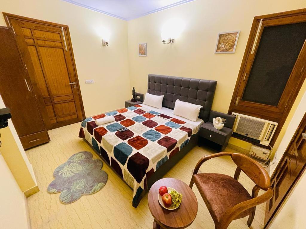 Apartment Fortune Service 4bhk,d-36, Saket New Delhi