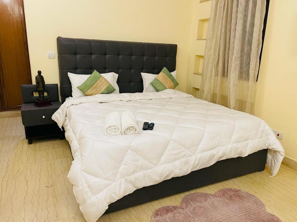 Fortune Service 4bhk,d-36, Saket