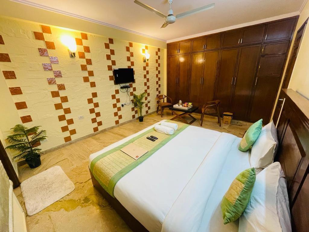 Apartment Fortune Service 4bhk,d-36, Saket