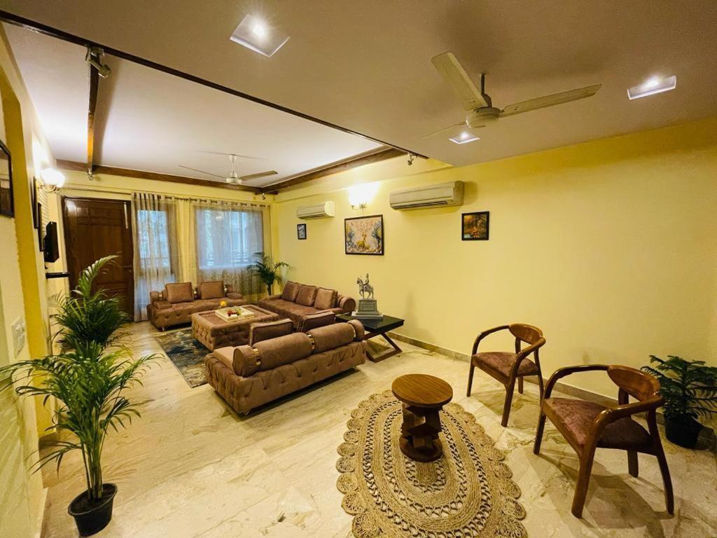 Fortune Service 4bhk,d-36, Saket Apartment New Delhi