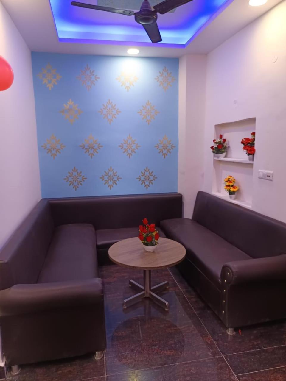 Hotel Np International - Near Govindpuri Metro 3*
