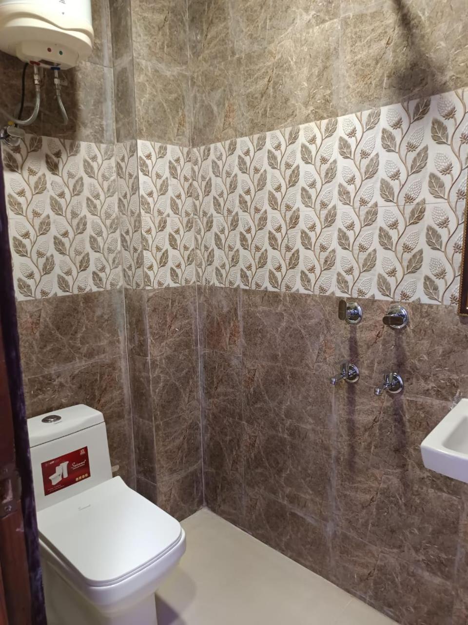 Np International - Near Govindpuri Metro Hotel