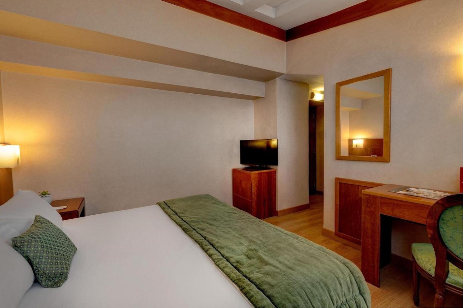 Costaa La Cage Near Delhi Airport By Gross Group New Delhi