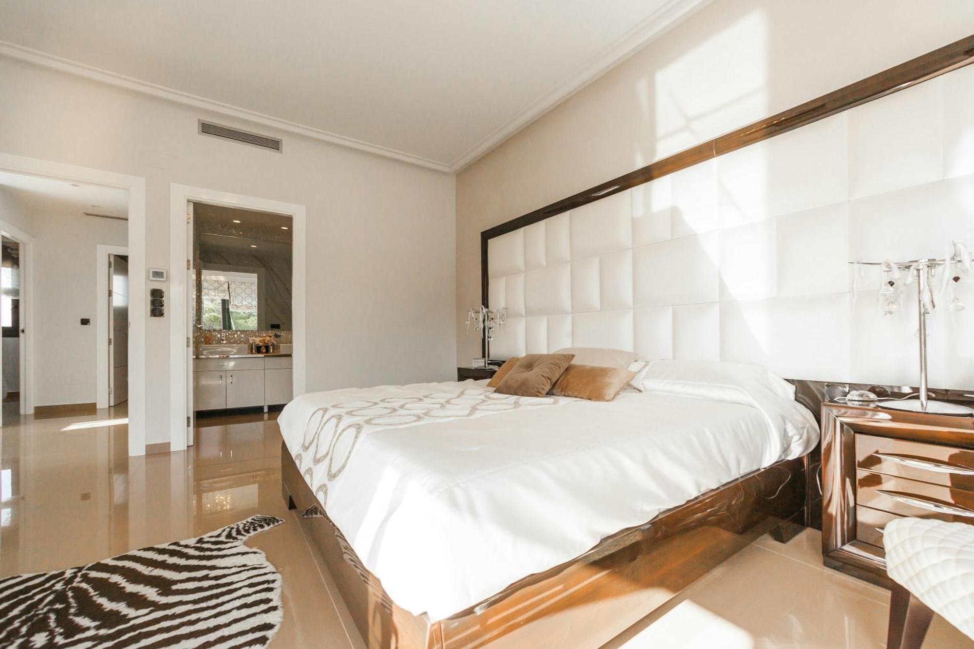 Hotel Majestic Luxury Airport 4*