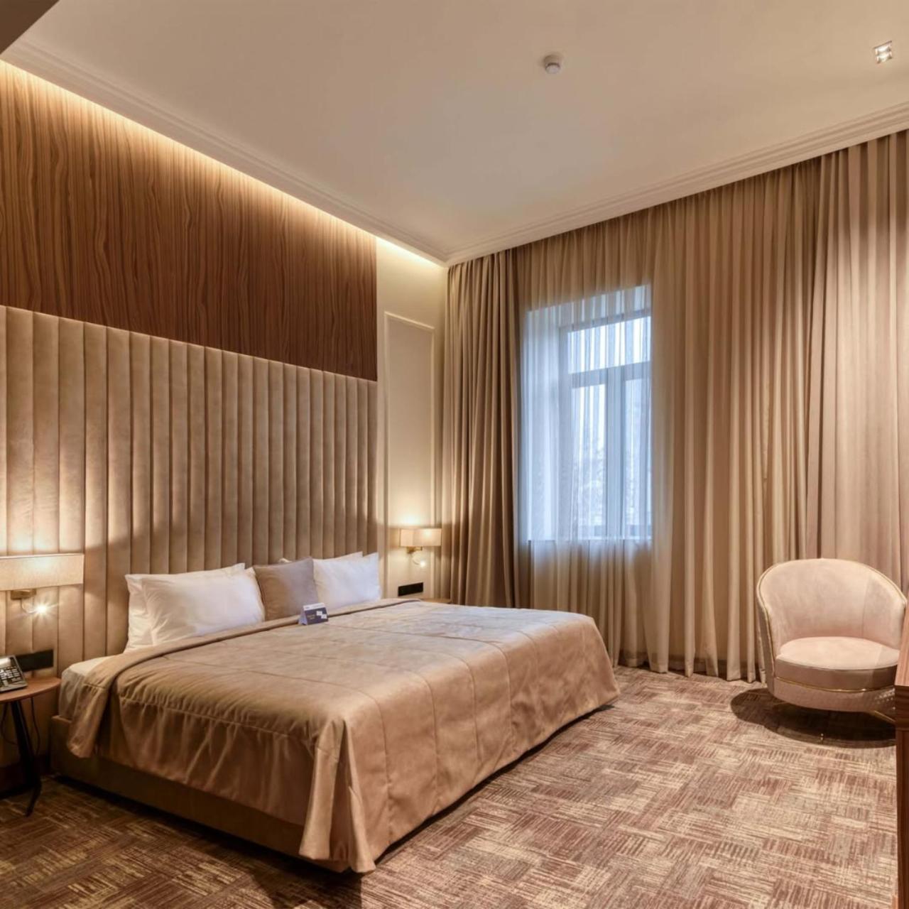 Hotel Glory Near Delhi Internationl Airport 4*