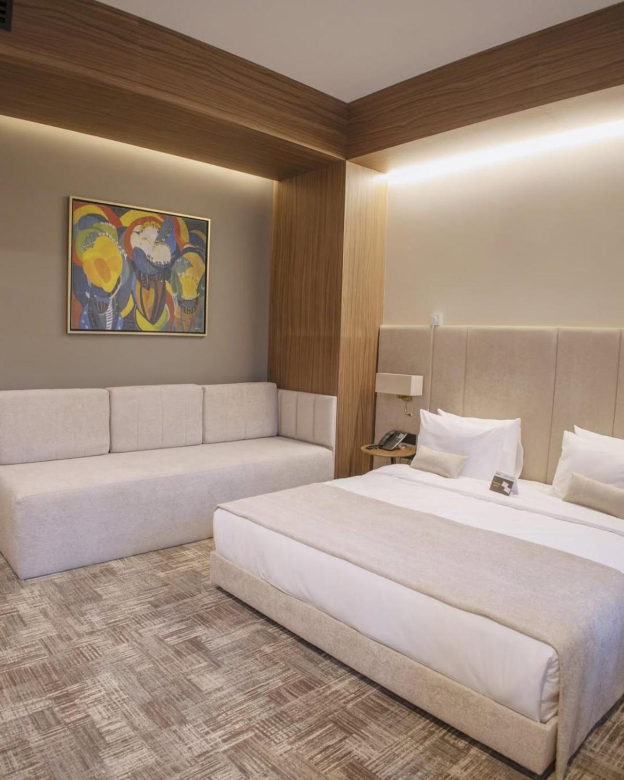 Glory Near Delhi Internationl Airport 4*