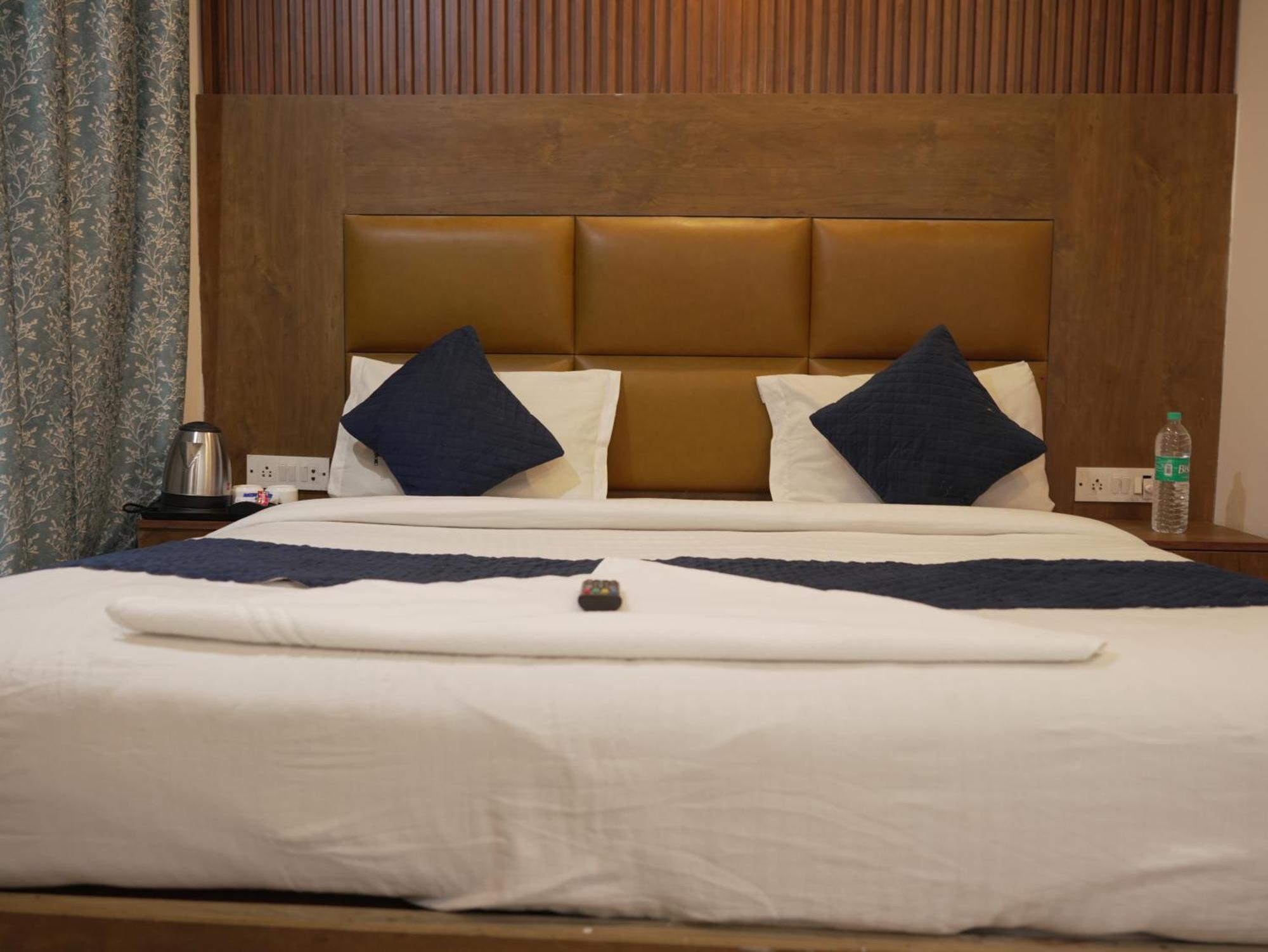 The Delhi International Airport Hotel 4*