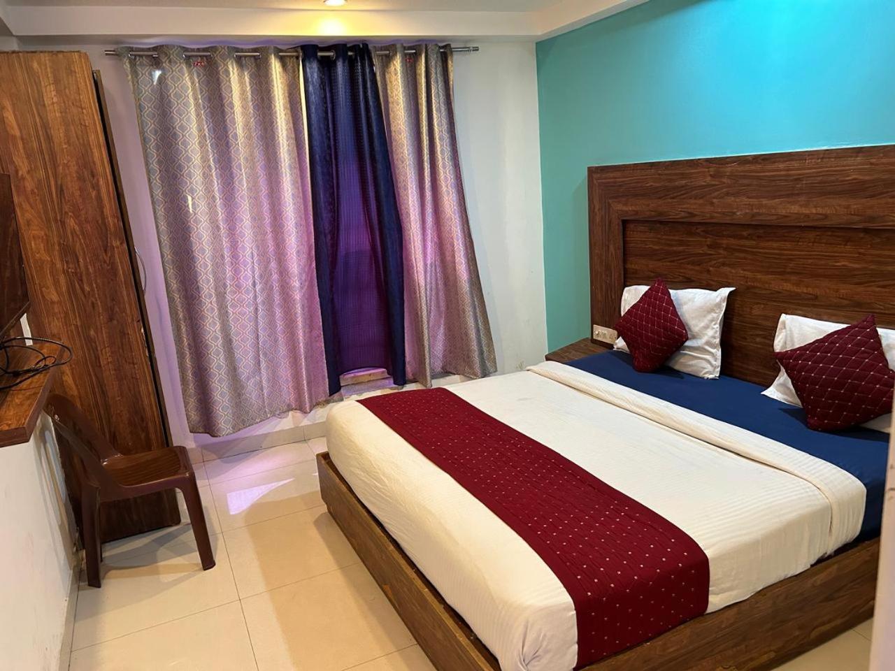 Hotel The Delhi International Airport 4*