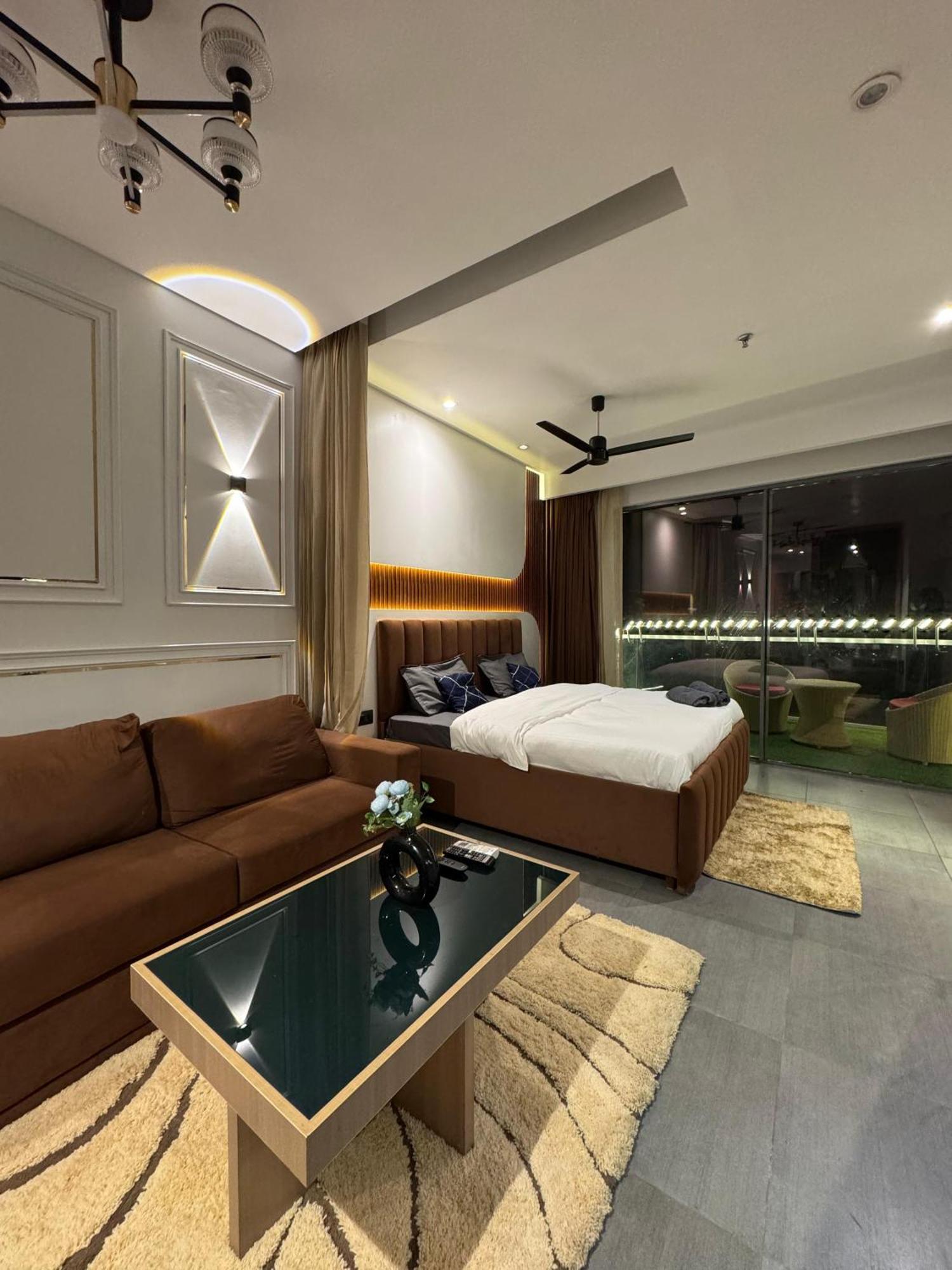 Luxurious Studioz New Delhi