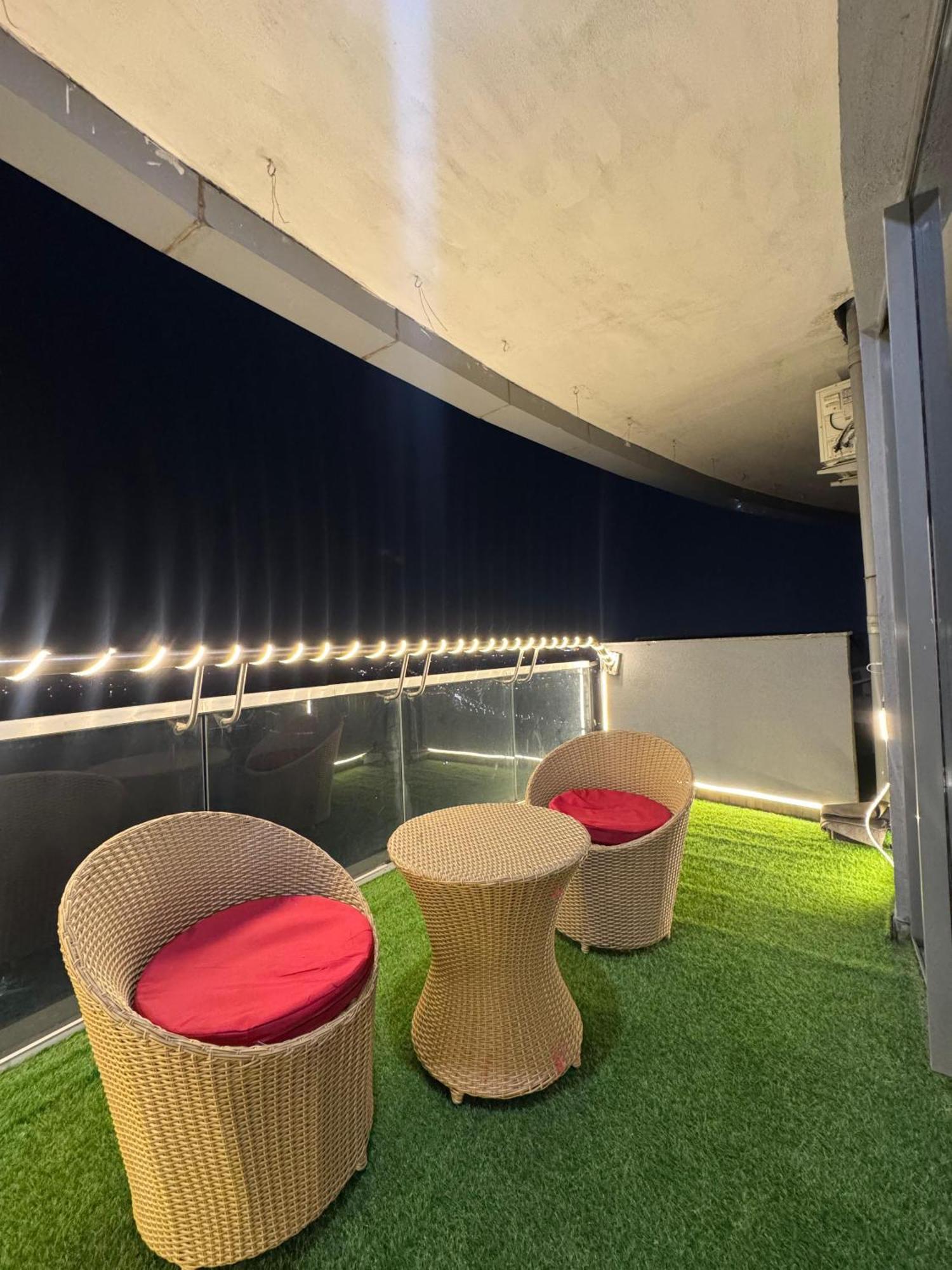 Luxurious Studioz New Delhi