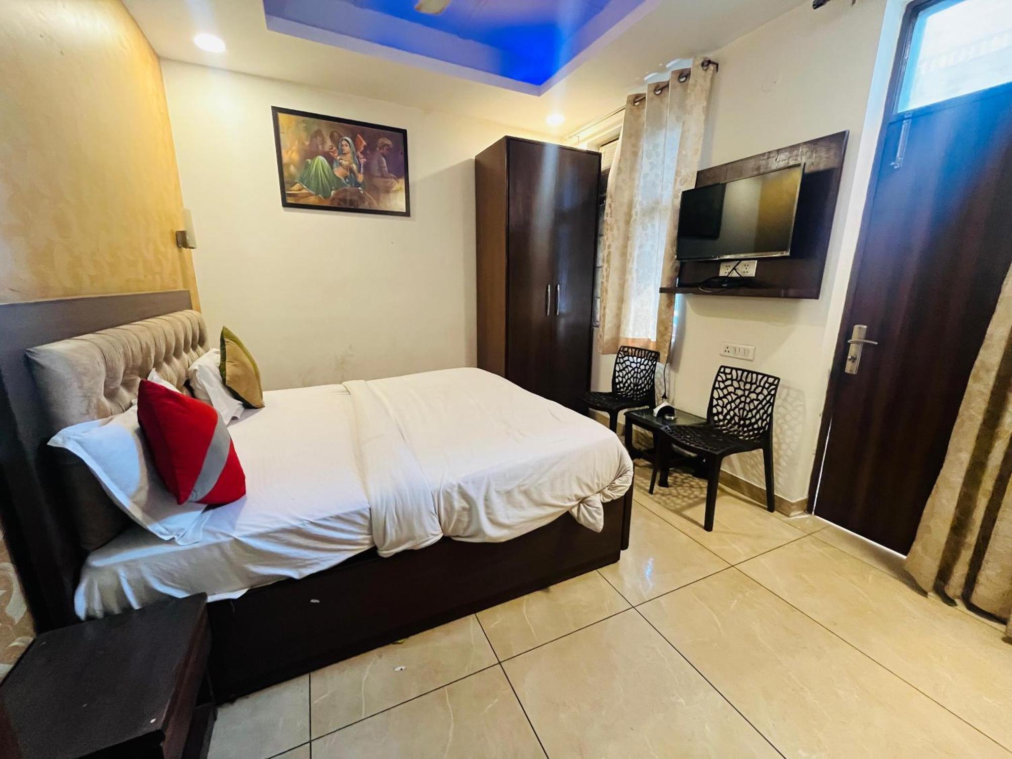 Hotel Redstone - Near Igi Airport New Delhi