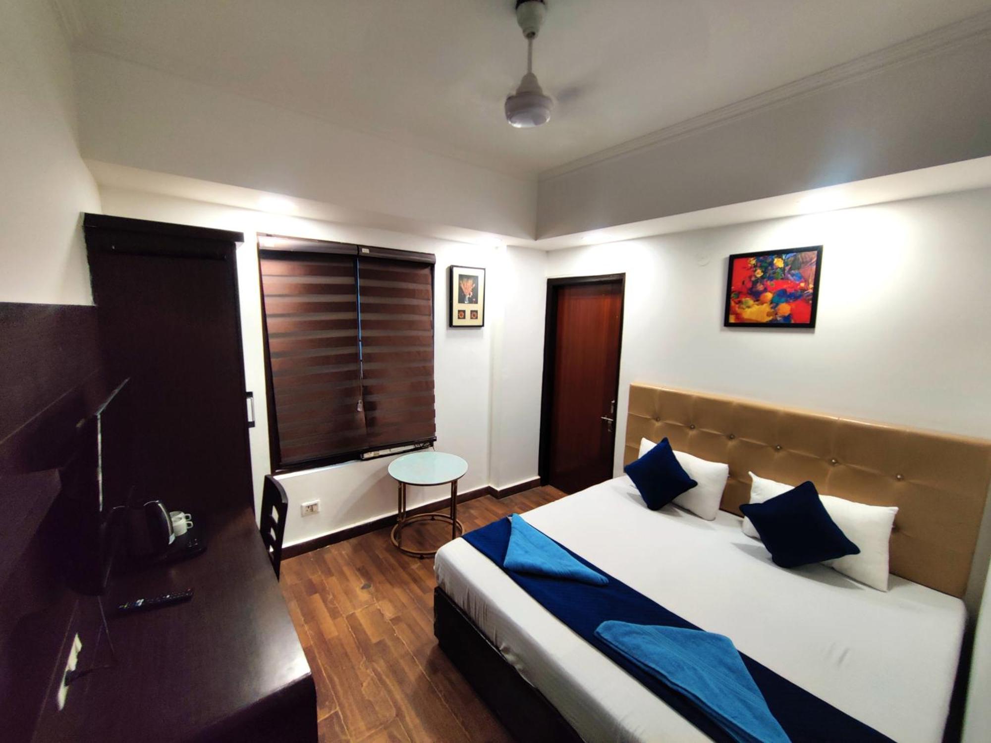 La Vista Karol Bagh Delhi Hotel