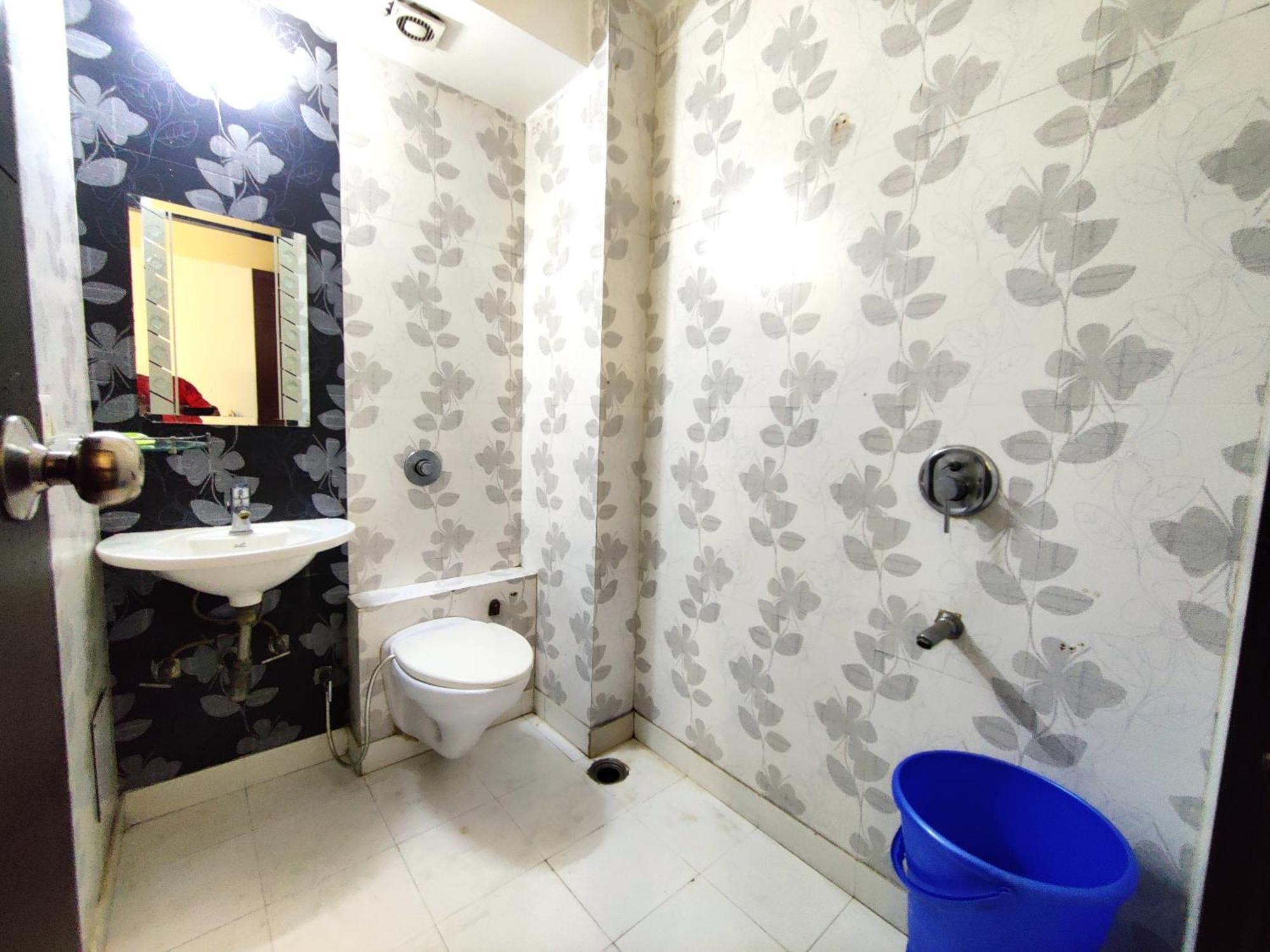 La Vista Karol Bagh Delhi Hotel