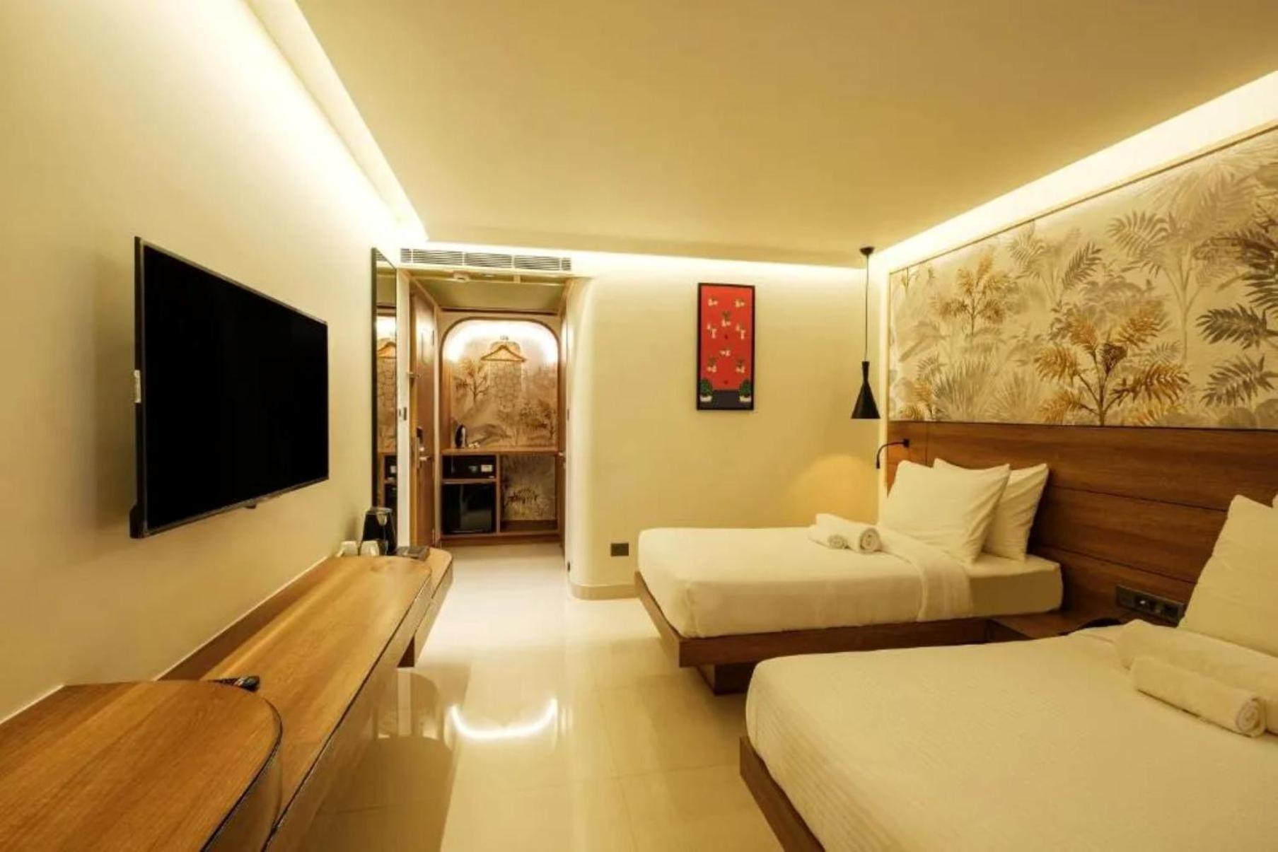 Aerotech Near Delhi Airport Hotel 4*