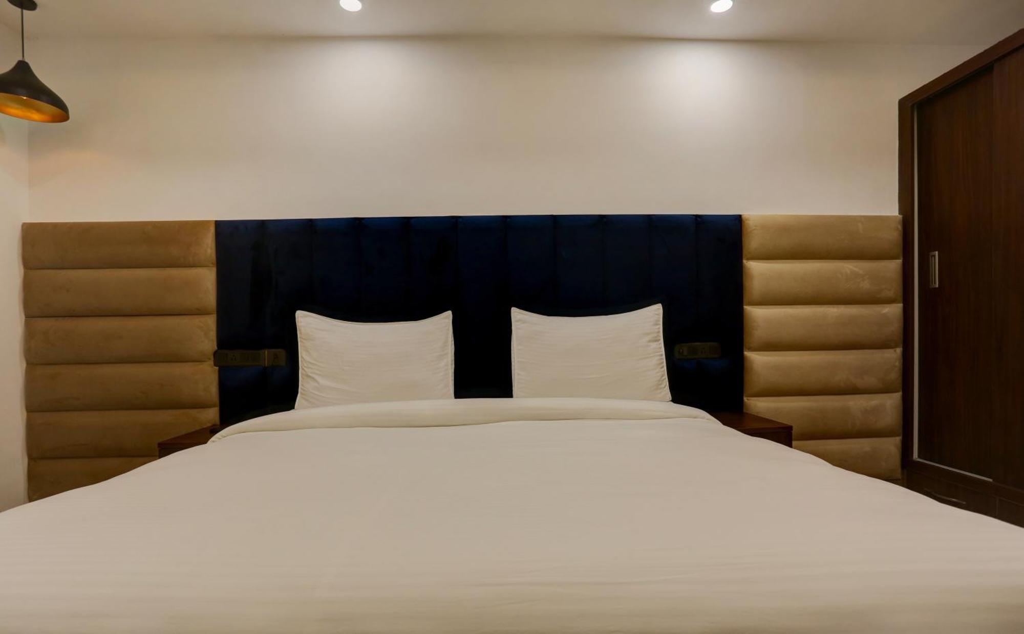 O Golden Eye Hotel New Delhi