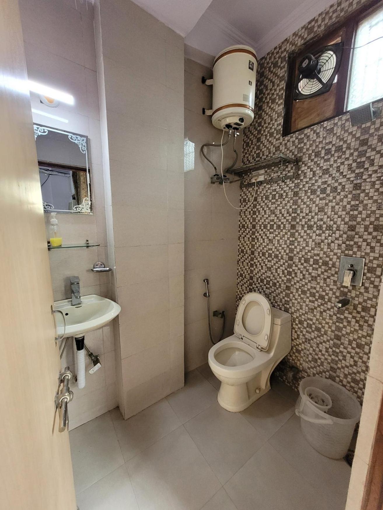 Cozy - Near Us Embassy Guest house *