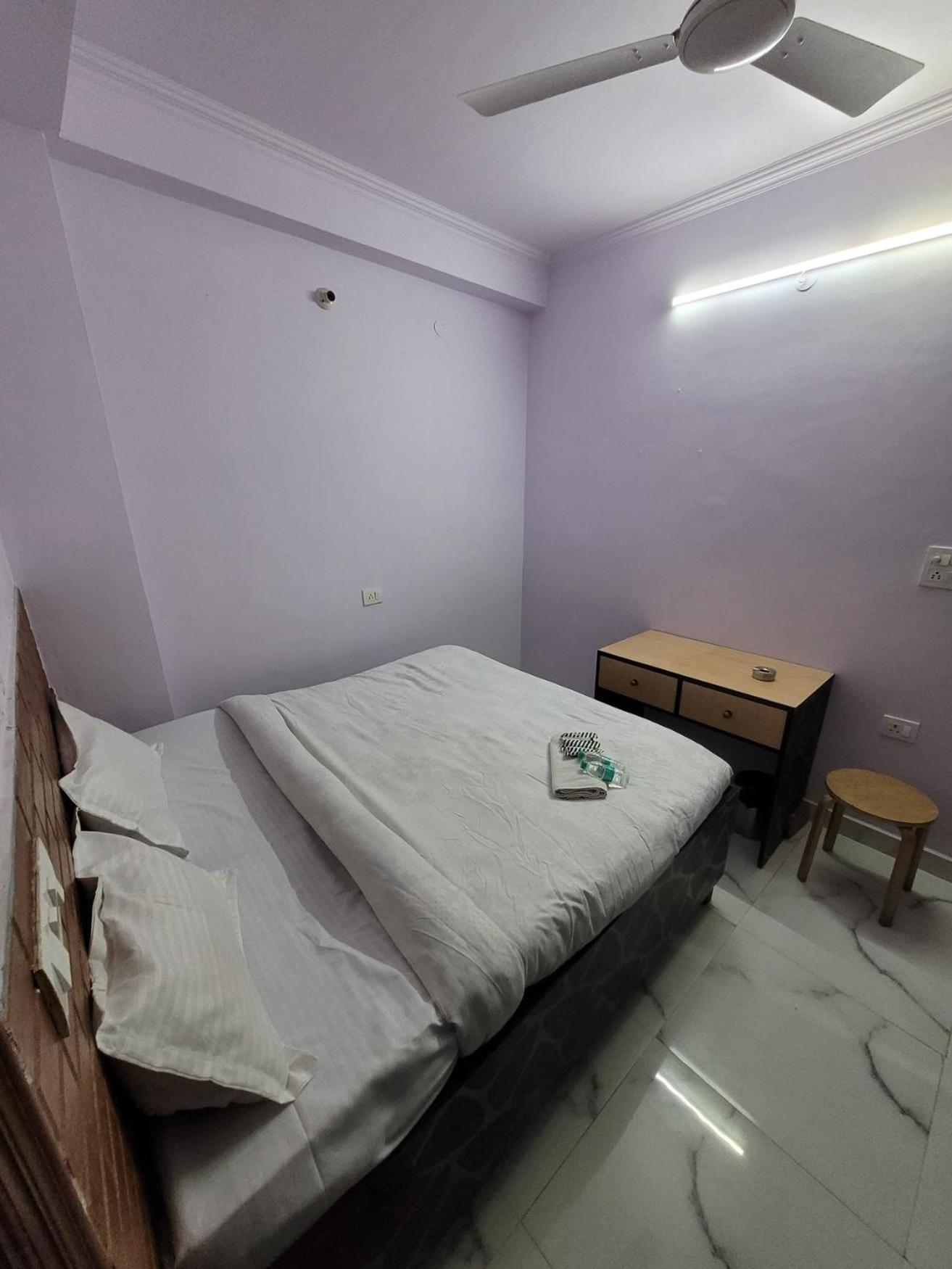 Cozy - Near Us Embassy Guest house New Delhi