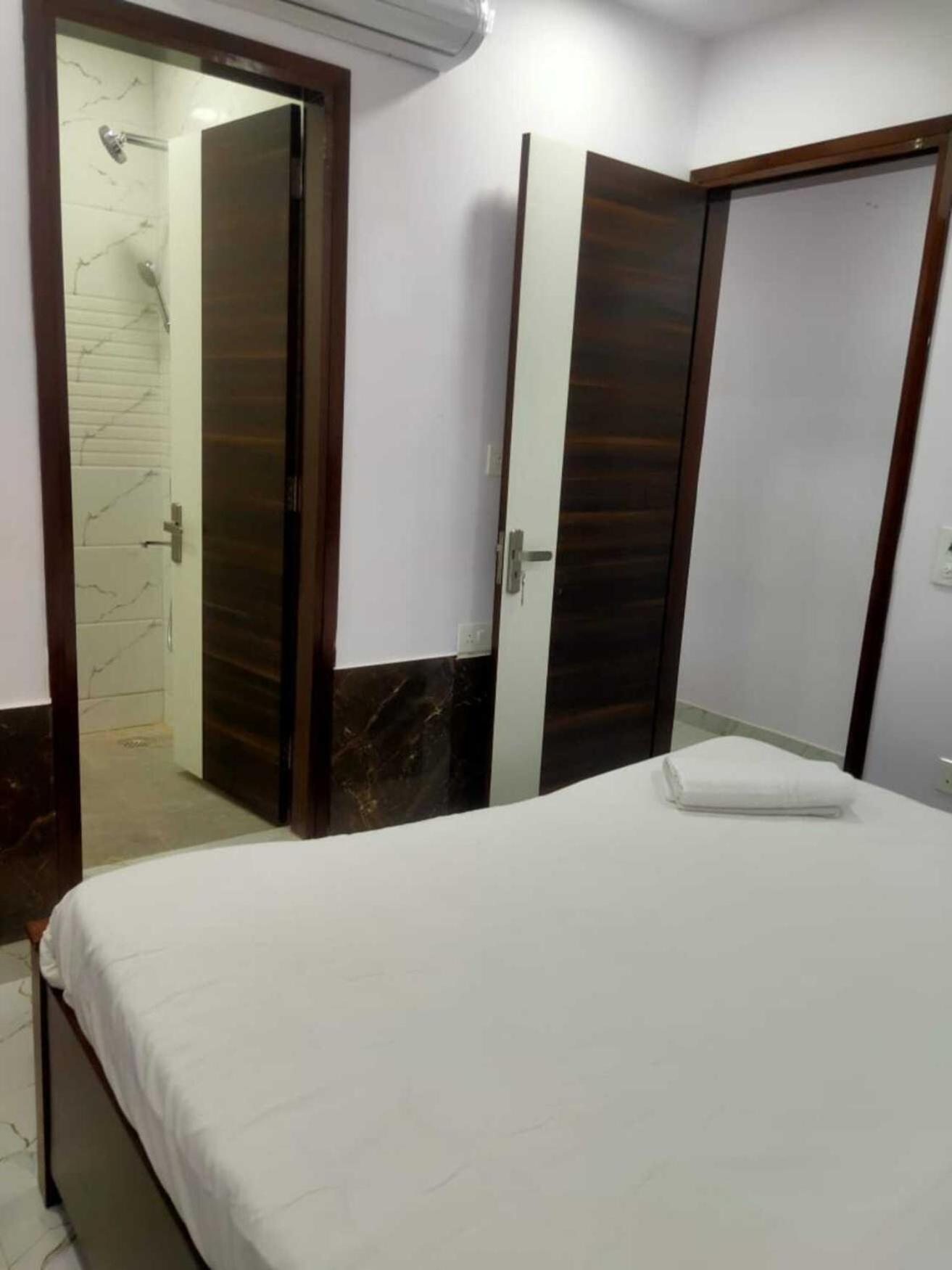 Cozy - Near Us Embassy Guest house New Delhi