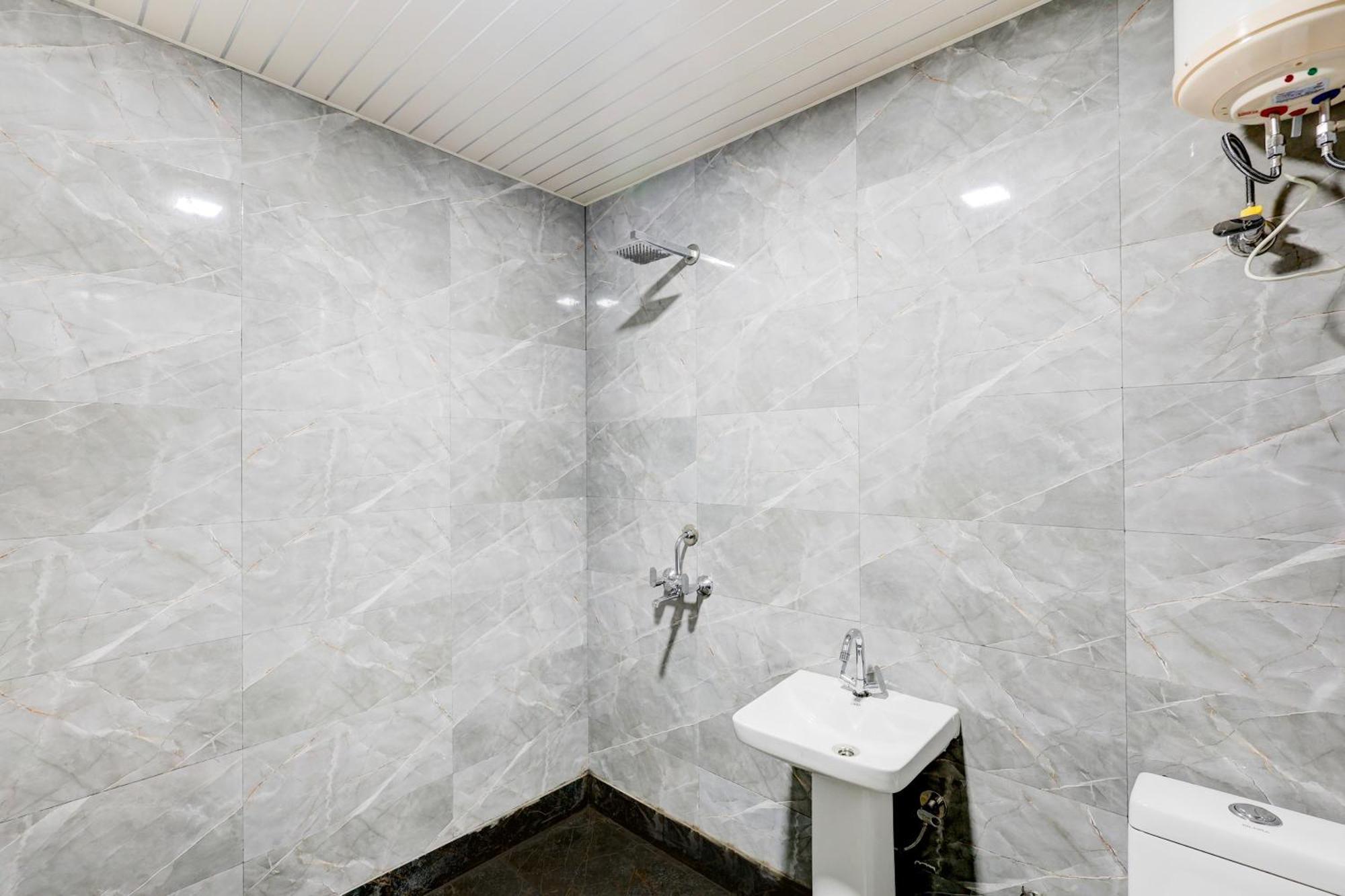 Hotel O Grand Heights New Delhi