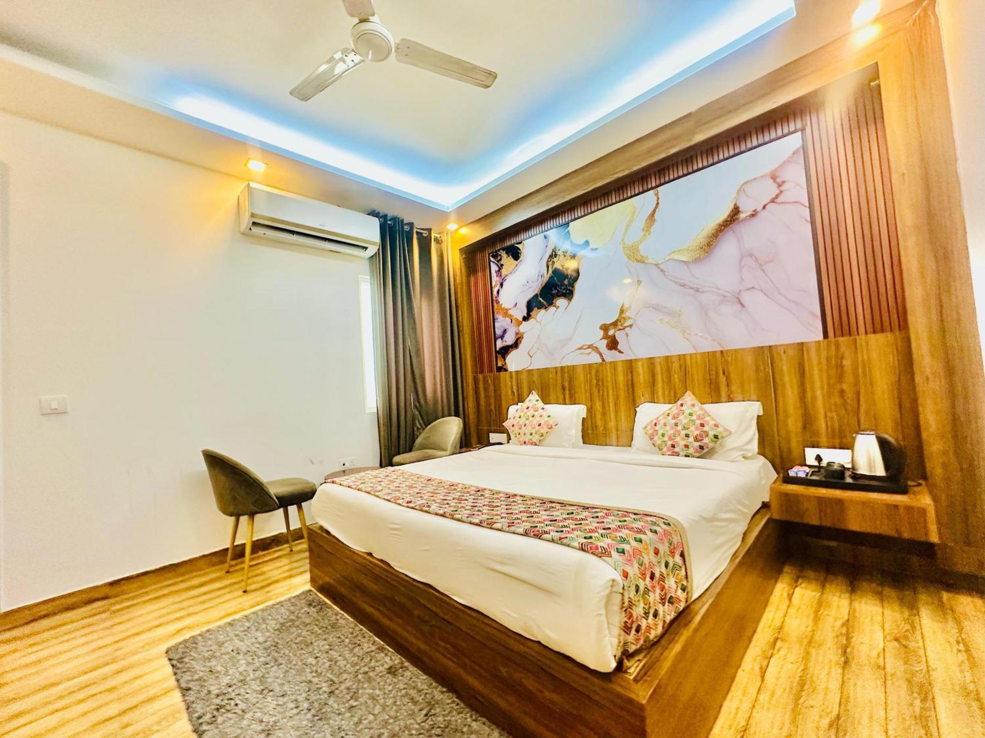 Rosewood Near Delhi Airport Hotel 4*