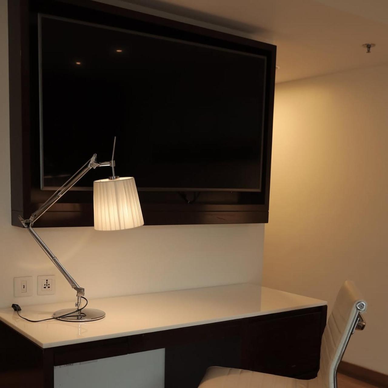 El De Bellwood Near Igi Delhi Airport Hotel 4*