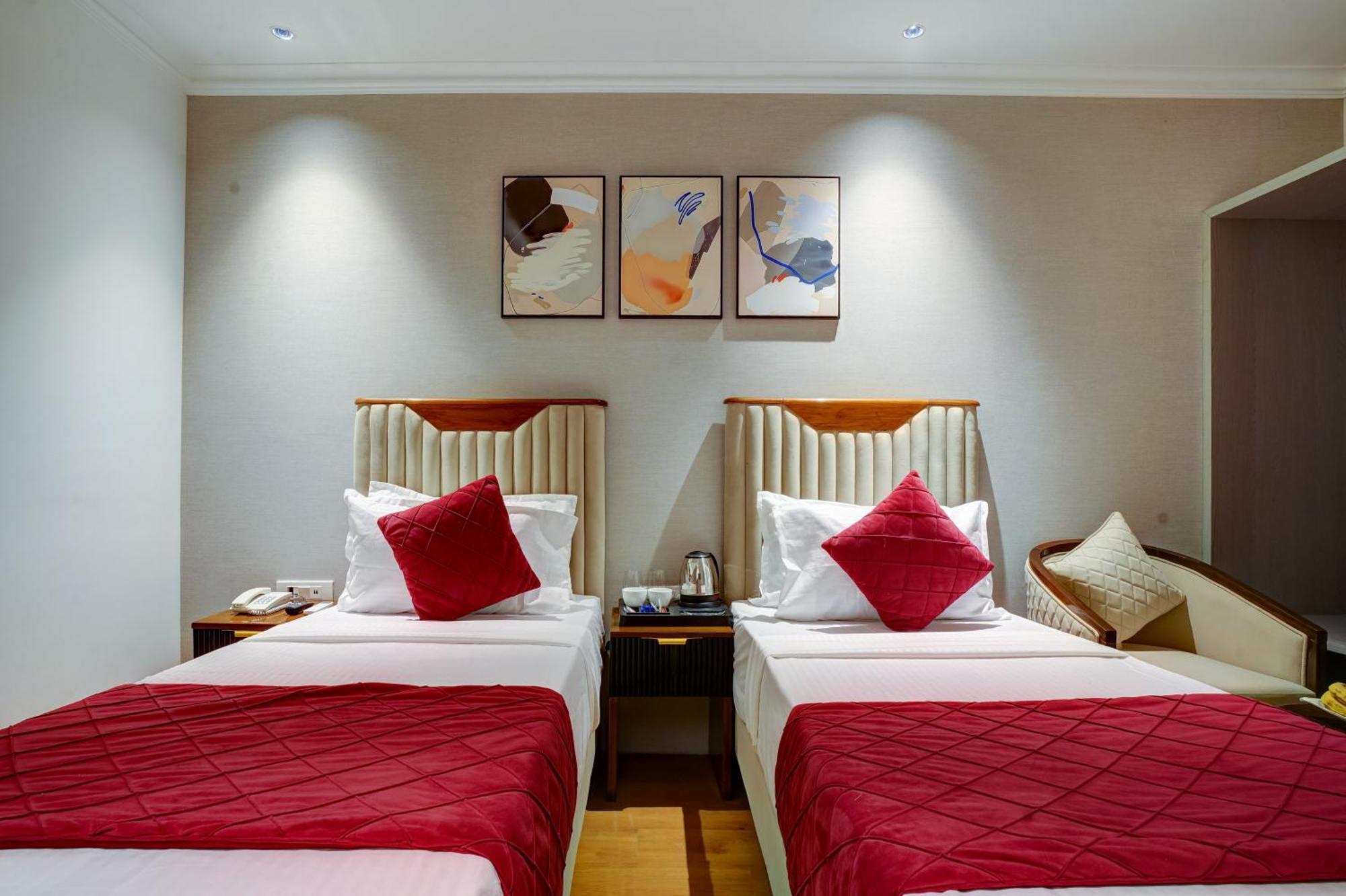 Hotel Iva Premium By Uv - Free Airport Pickup Or Drop New Delhi