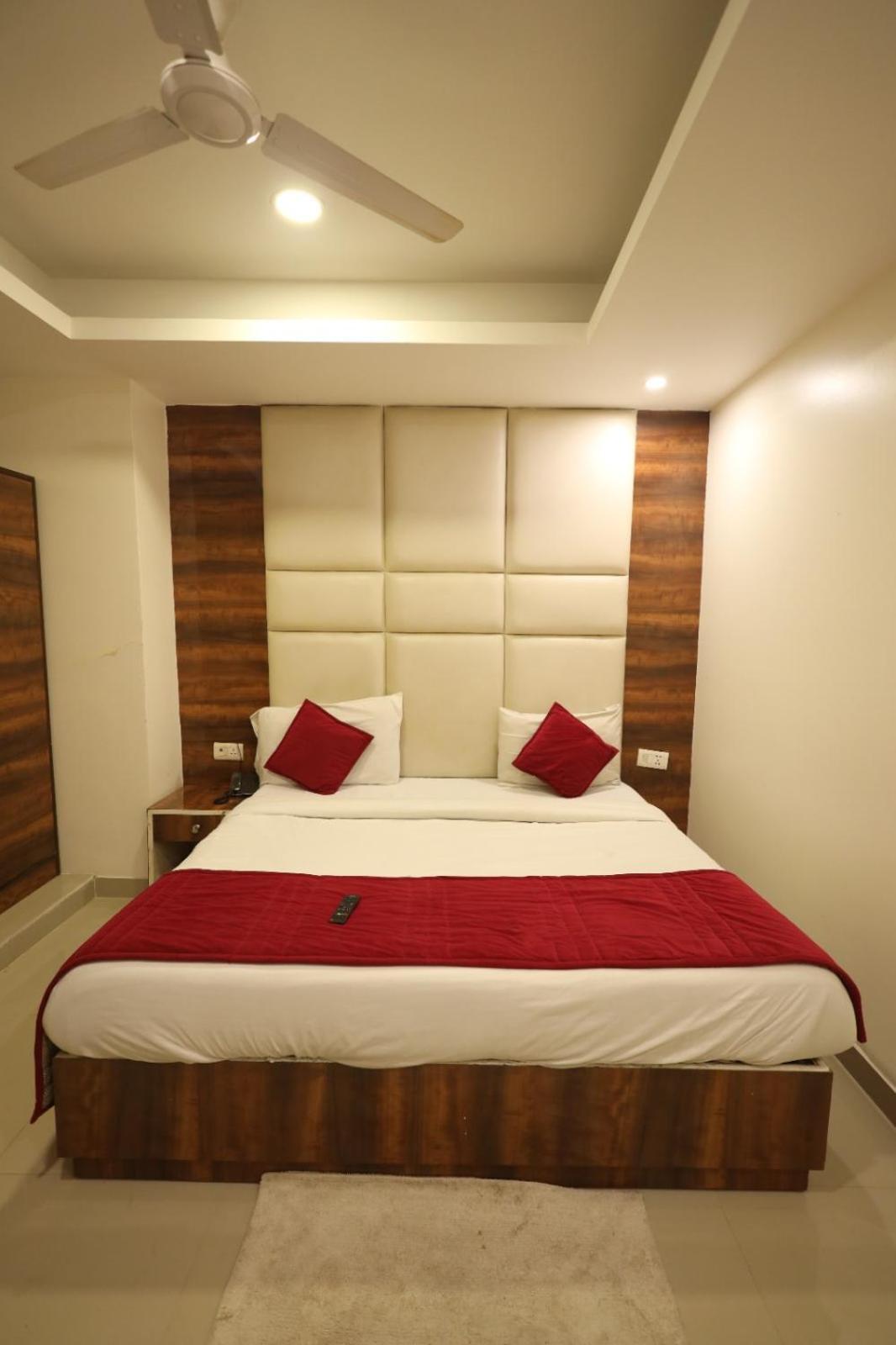The Paramont Near Delhi Igi Airport Hotel