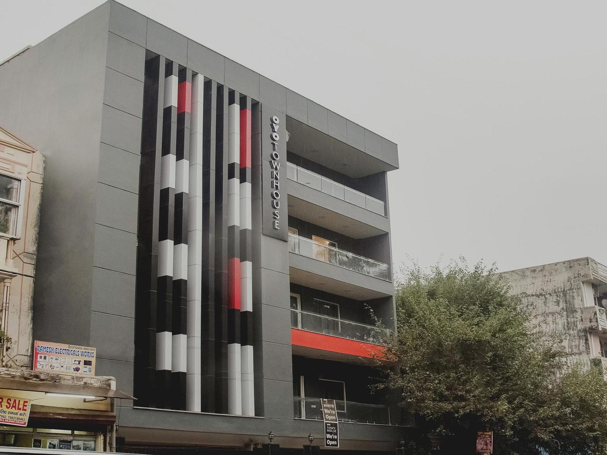 Townhouse Dilshad Garden Near Dilshad Garden Metro Station Hotel *