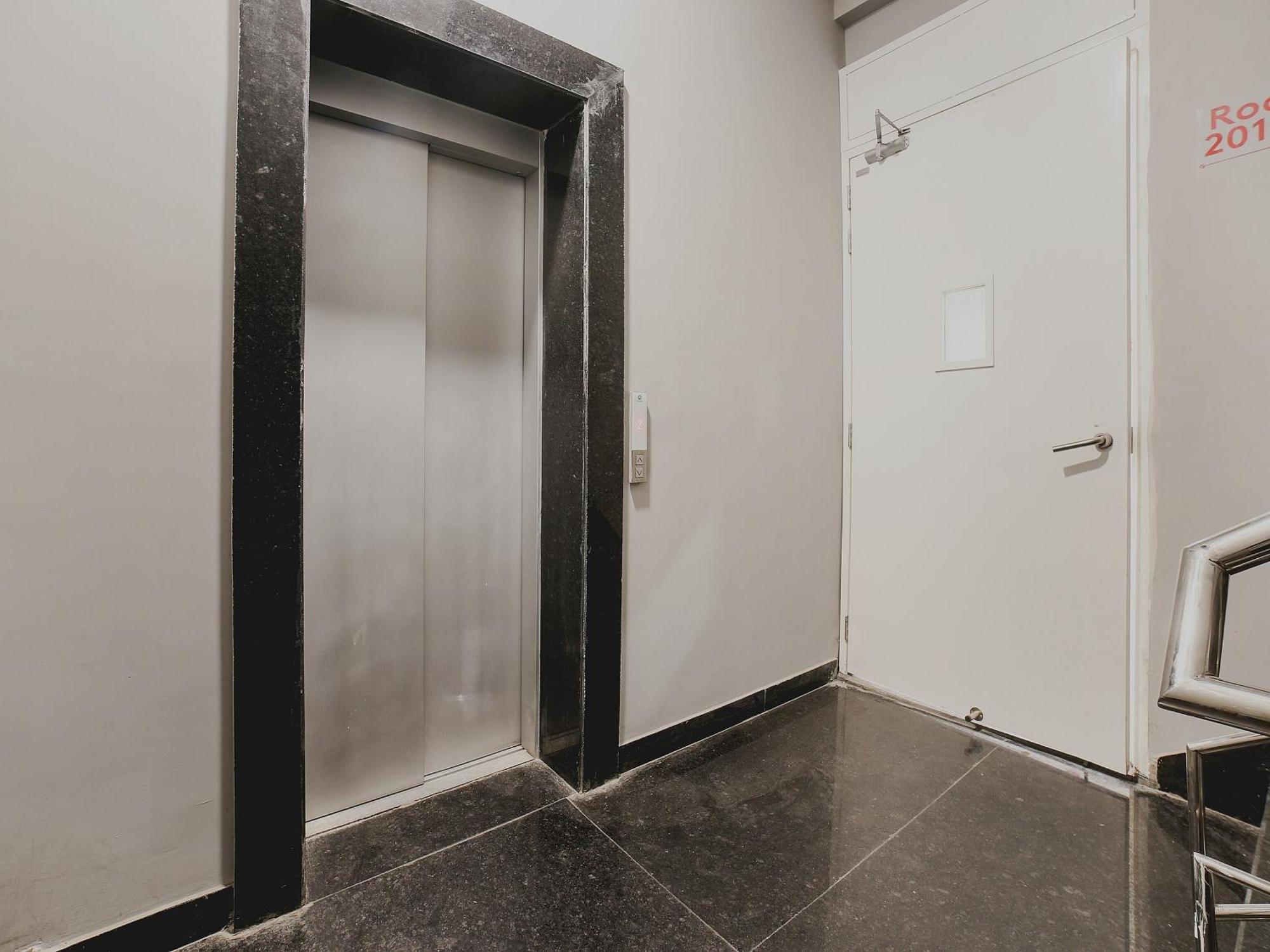 Townhouse Dilshad Garden Near Dilshad Garden Metro Station Hotel