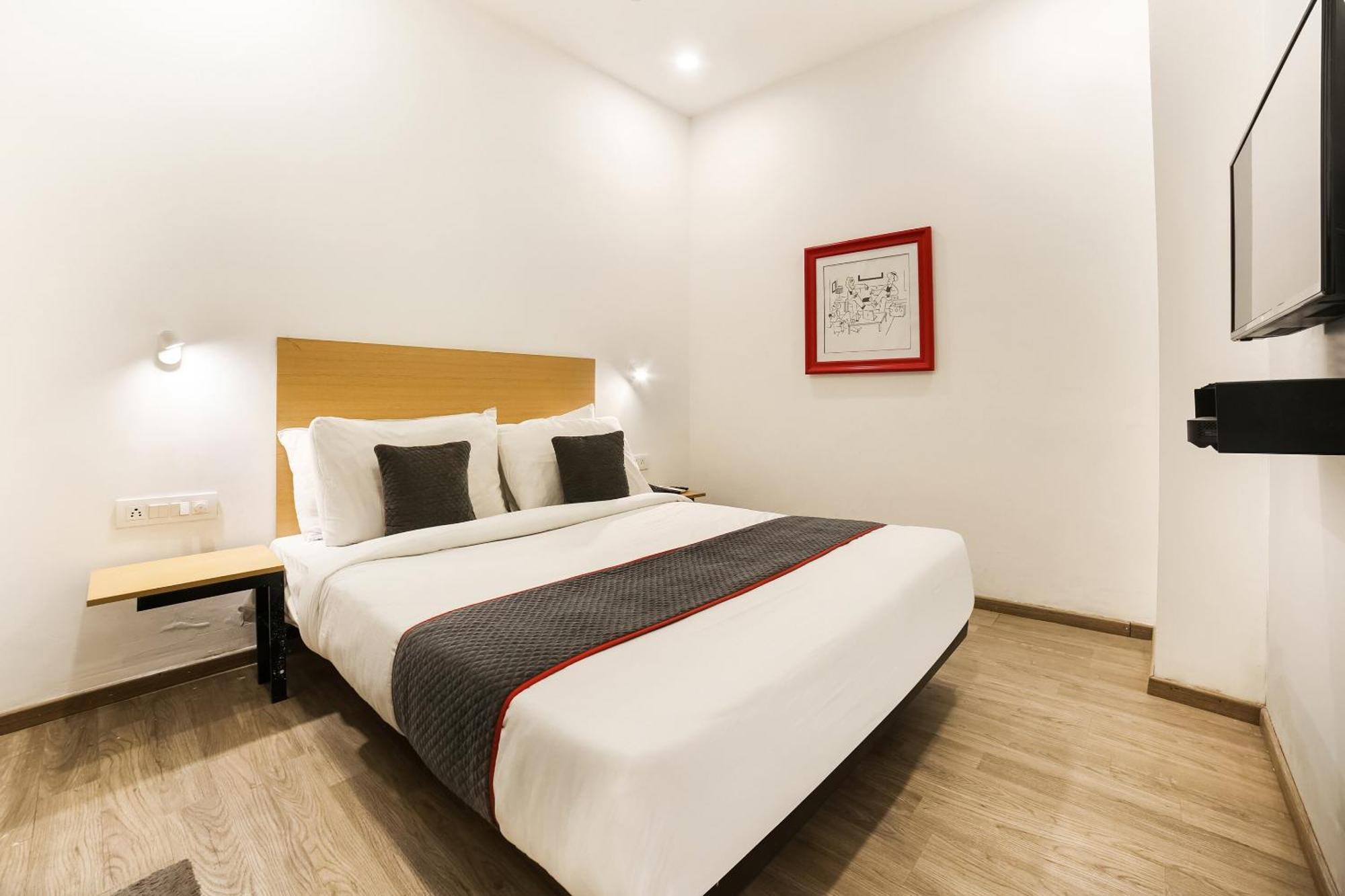 Townhouse Dilshad Garden Near Dilshad Garden Metro Station * New Delhi