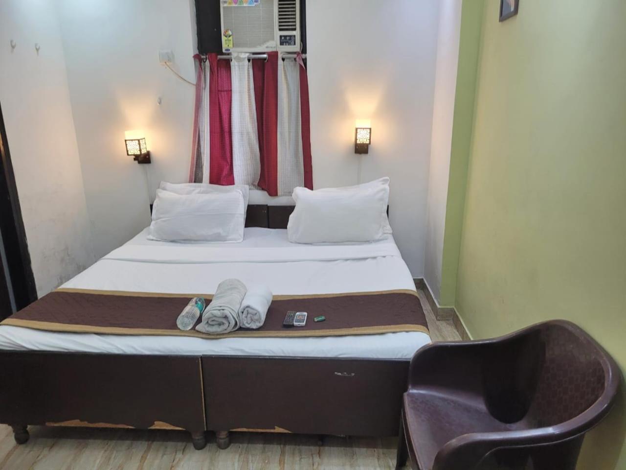 Hotel Residency - Park Metro Station Gate No - 1 New Delhi