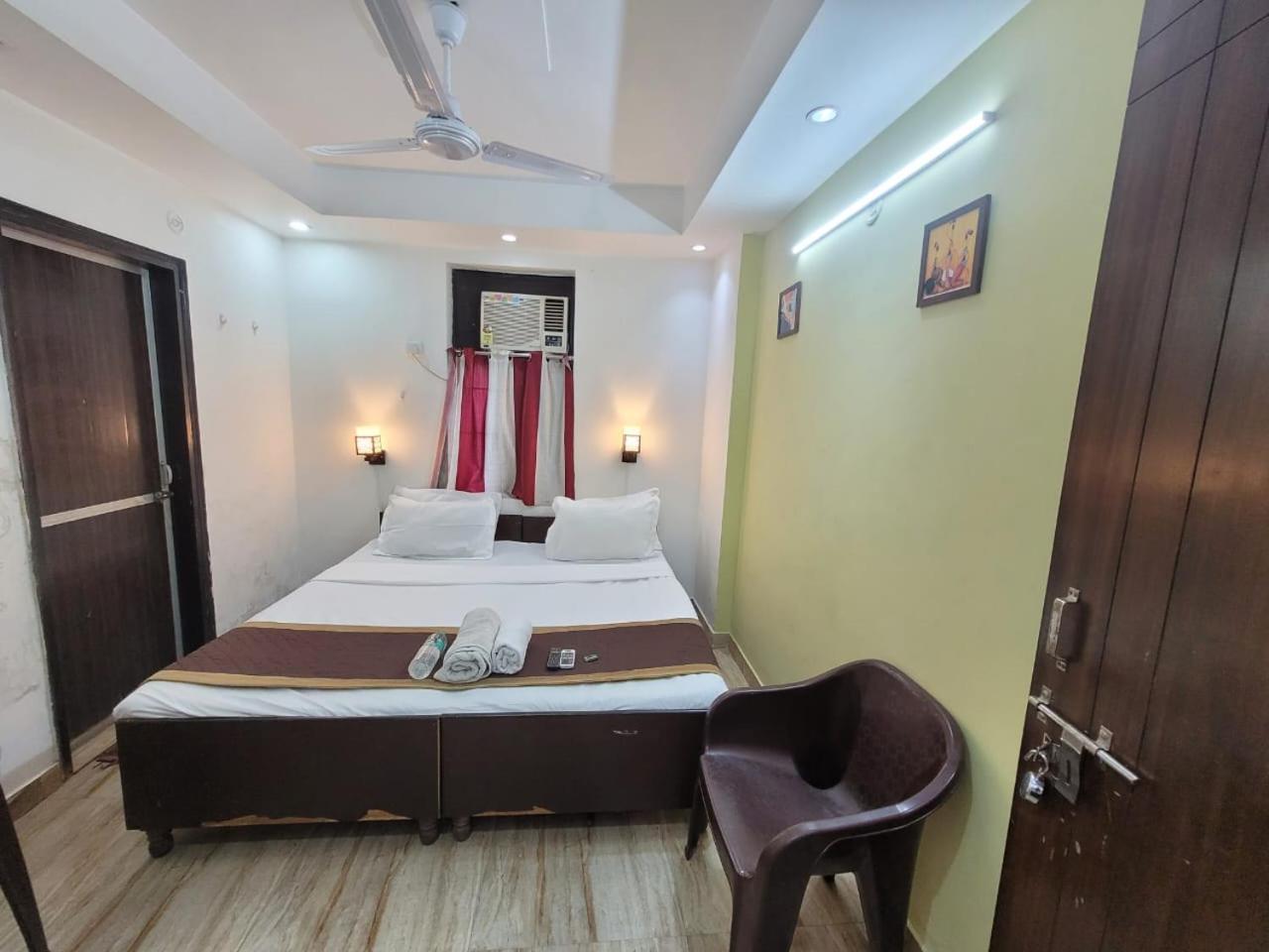 Hotel Residency - Park Metro Station Gate No - 1