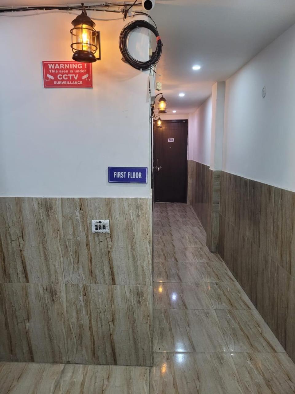Hotel Residency - Park Metro Station Gate No - 1 3*
