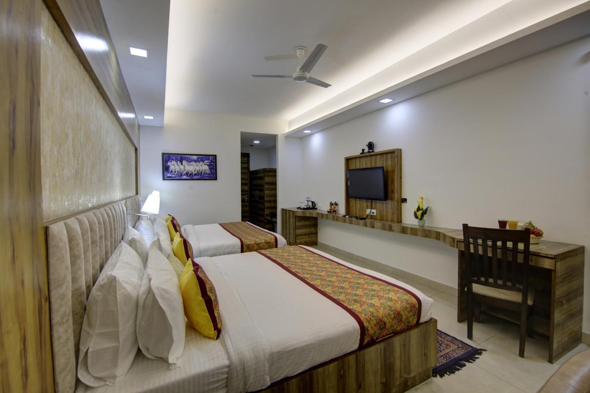 Park Tree Near Delhi Airport With Free Airport Tranport Hotel 4*