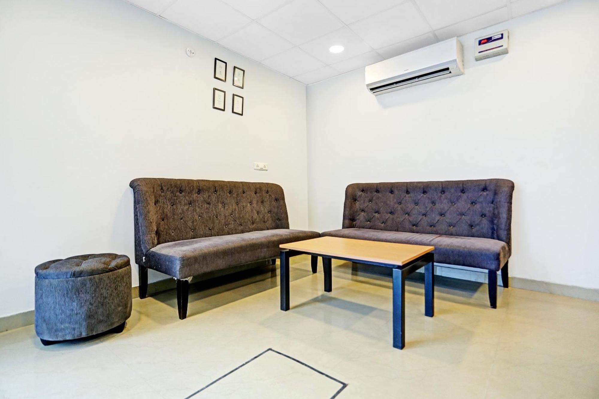 Hotel Collection O Agniv Residency Near Saket Metro 4*