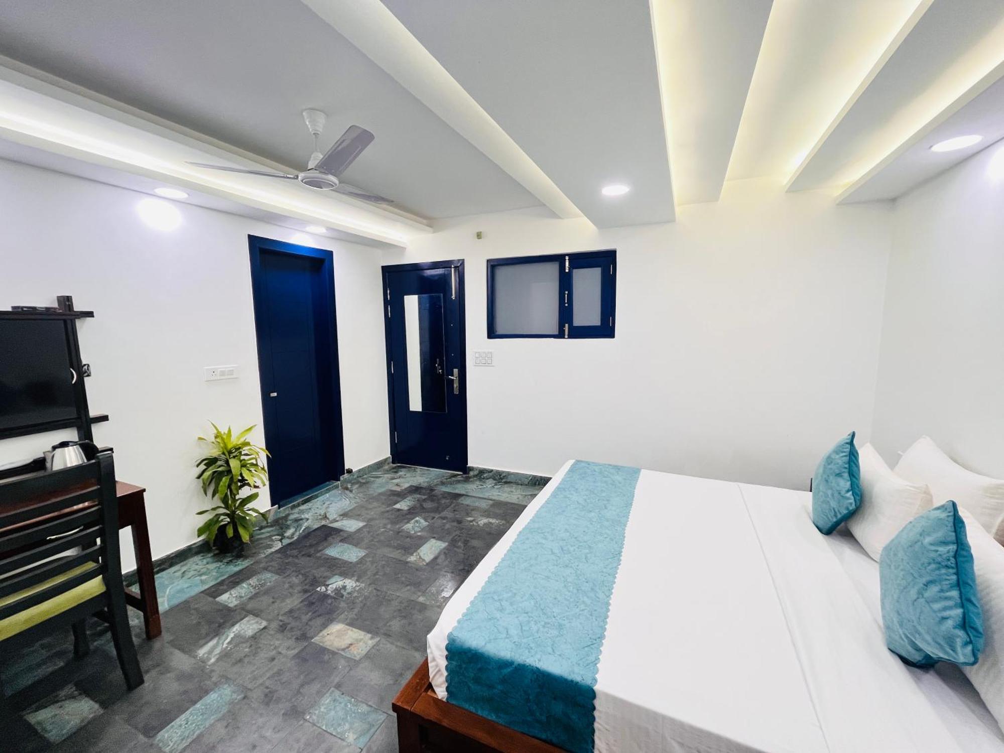 Galaxy - Park South Delhi Apartment