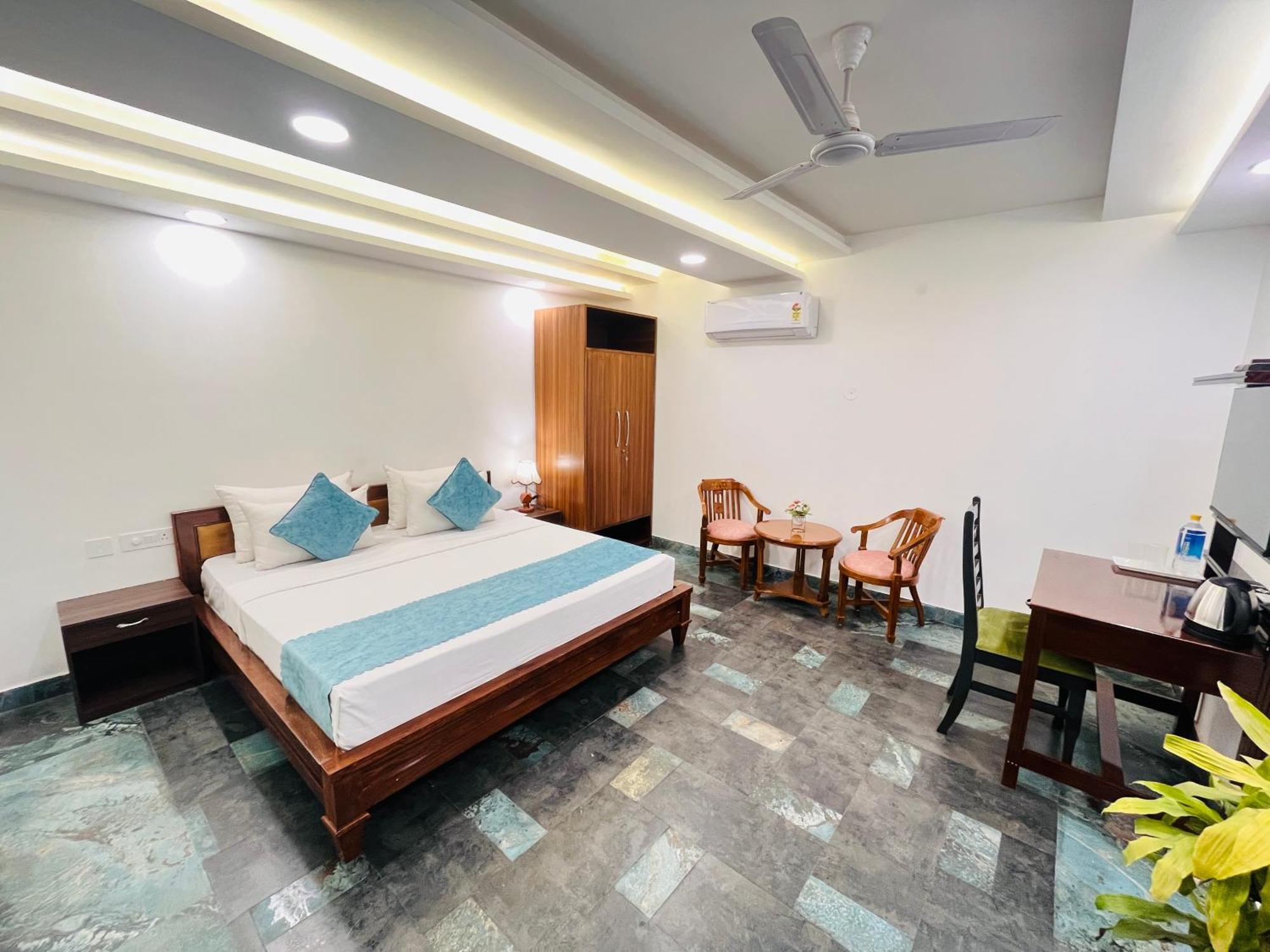 Galaxy - Park South Delhi Apartment
